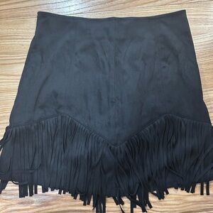 Nwts. Black suede like skirt with fringe cowgirl concert sz small